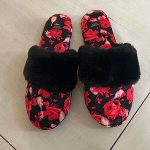 VICTORIAS SECRET Black Floral Slippers NWOT
